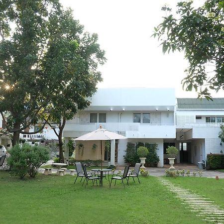 Udee Cozy Bed & Breakfast Chiang Mai Bagian luar foto
