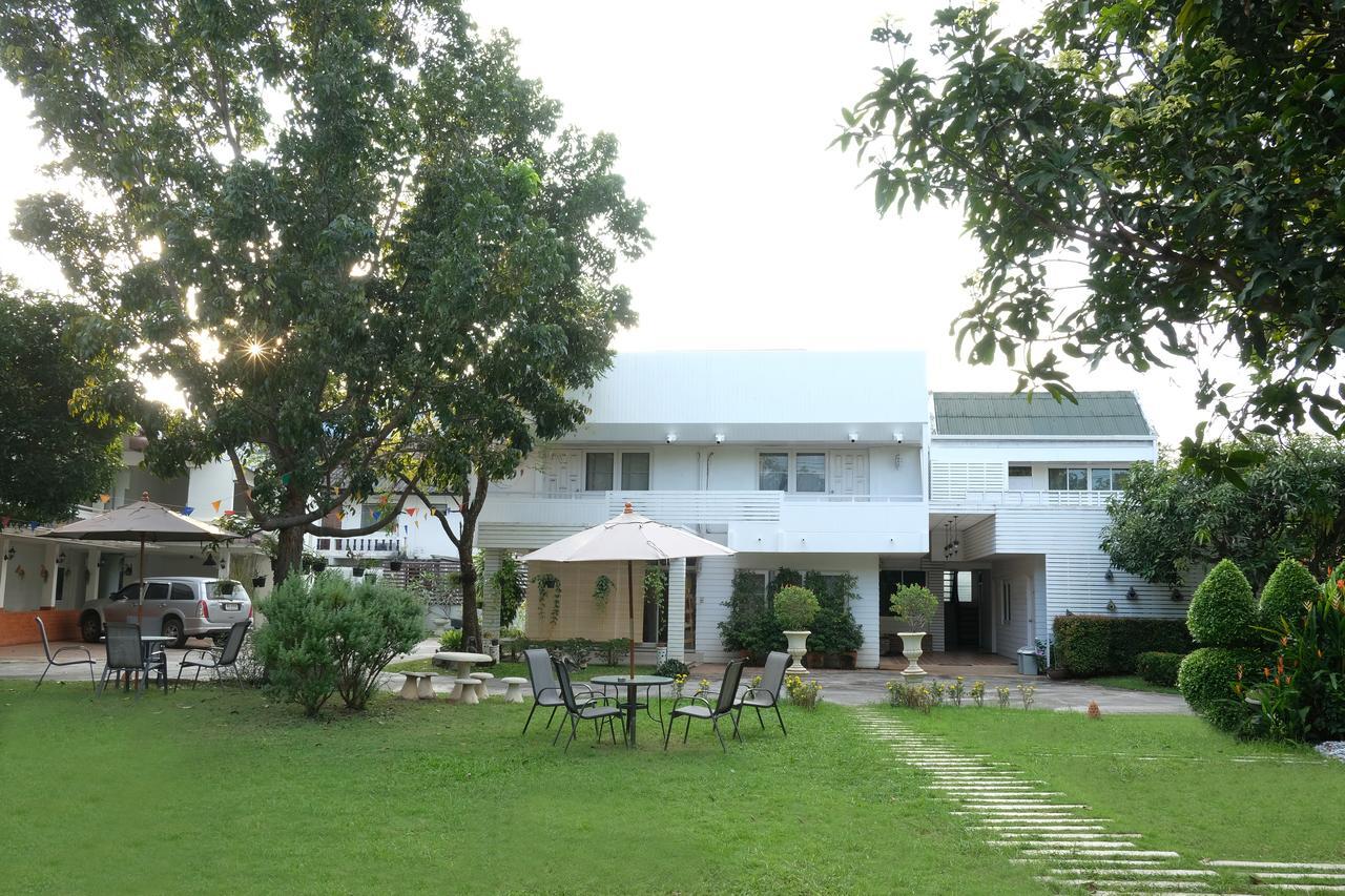 Udee Cozy Bed & Breakfast Chiang Mai Bagian luar foto