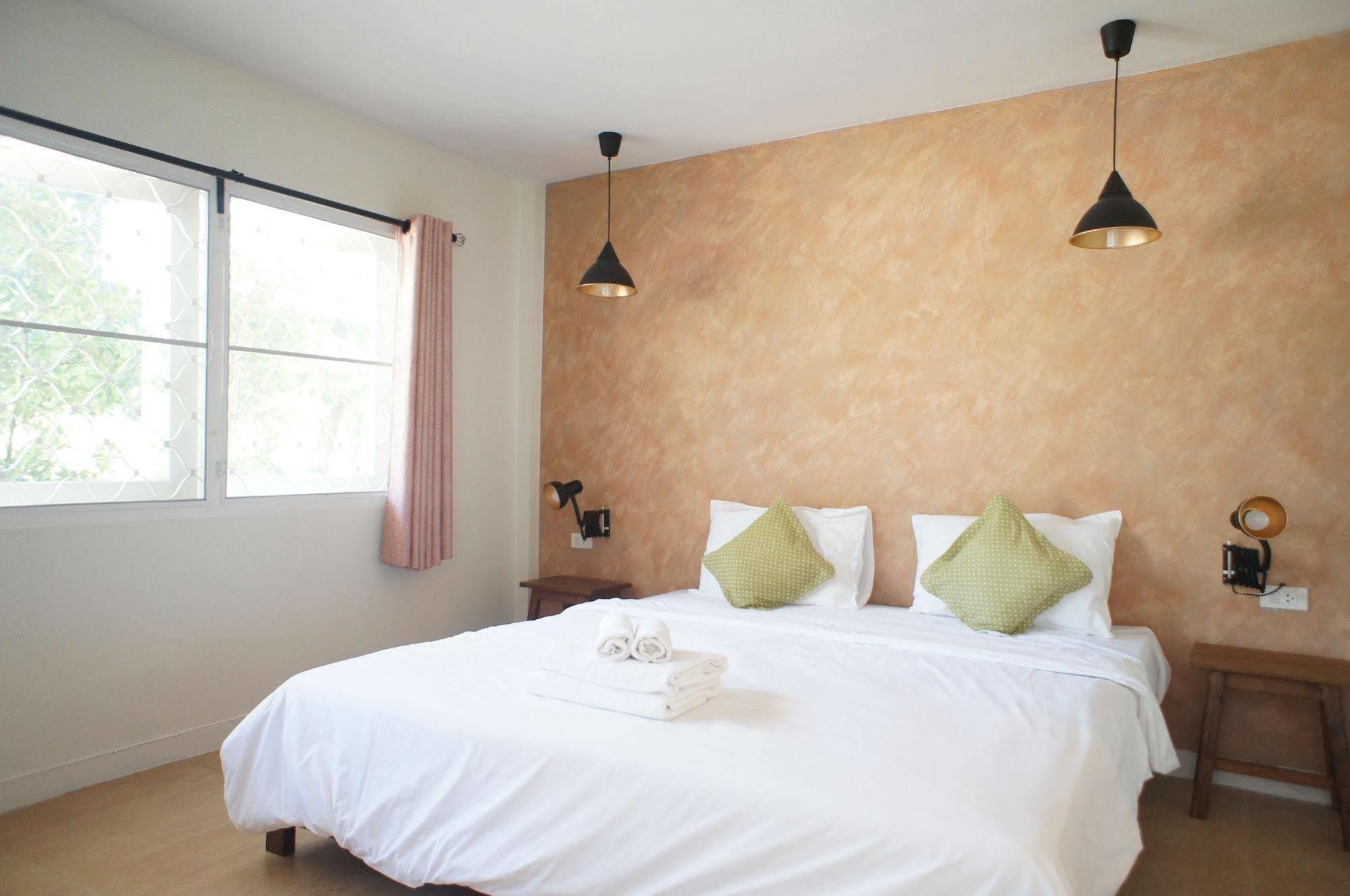 Udee Cozy Bed & Breakfast Chiang Mai Bagian luar foto