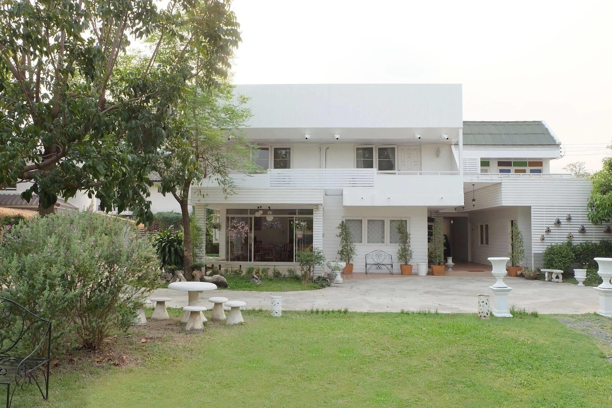 Udee Cozy Bed & Breakfast Chiang Mai Bagian luar foto