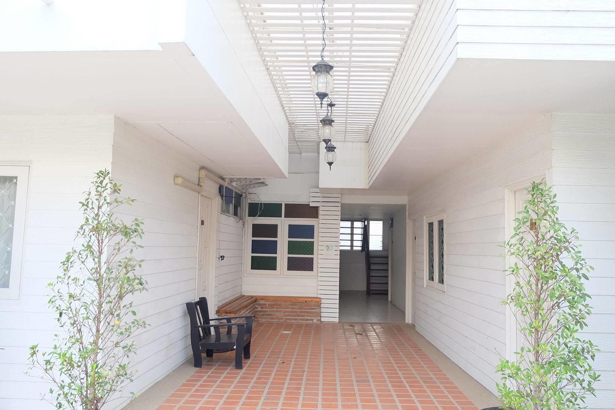 Udee Cozy Bed & Breakfast Chiang Mai Bagian luar foto