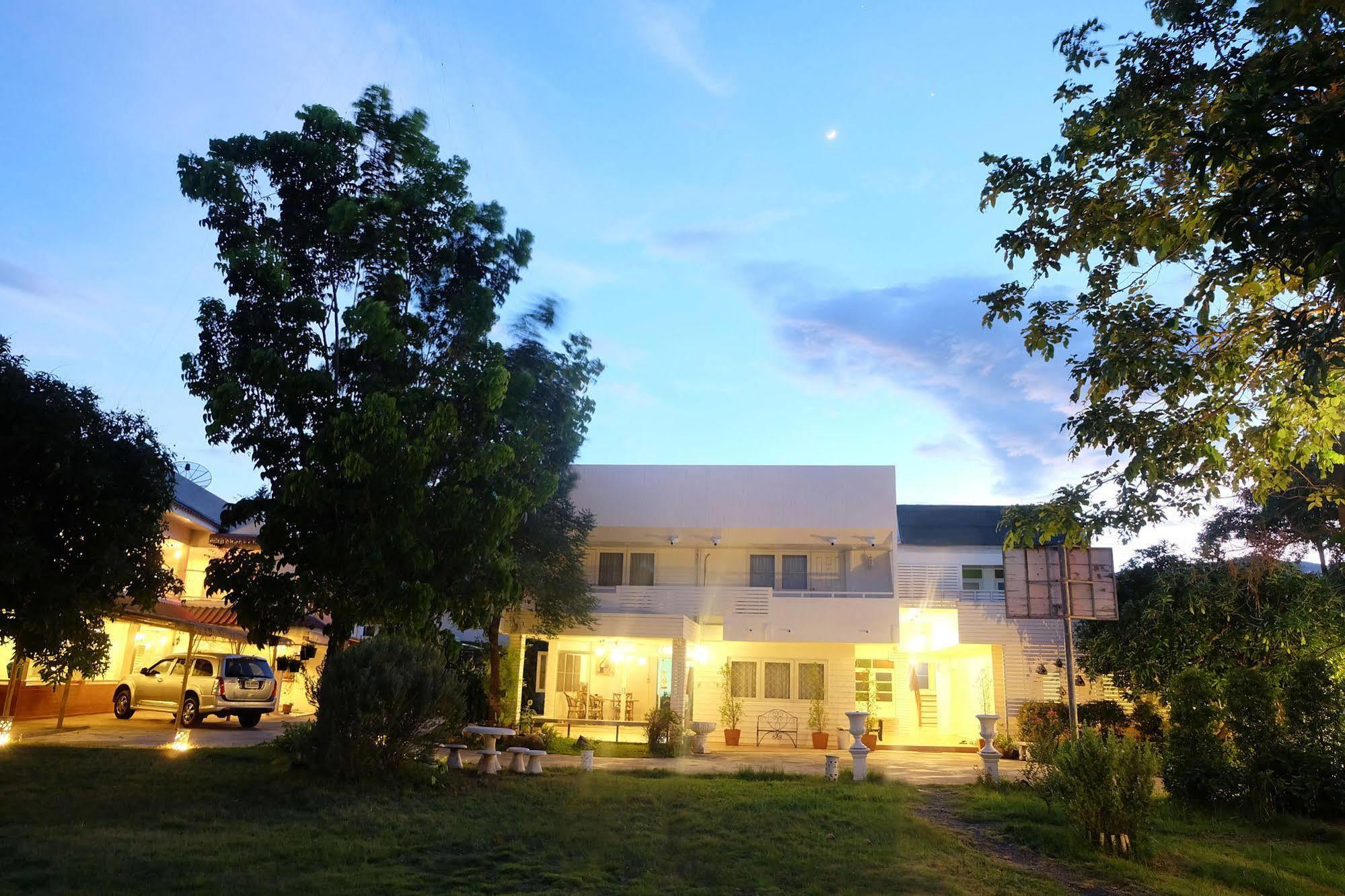 Udee Cozy Bed & Breakfast Chiang Mai Bagian luar foto
