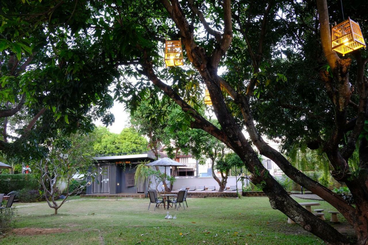 Udee Cozy Bed & Breakfast Chiang Mai Bagian luar foto