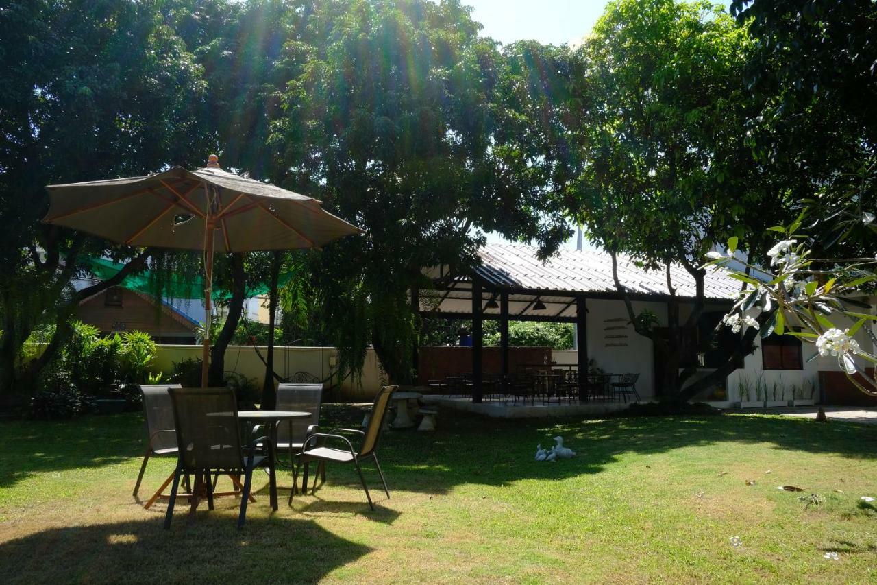 Udee Cozy Bed & Breakfast Chiang Mai Bagian luar foto