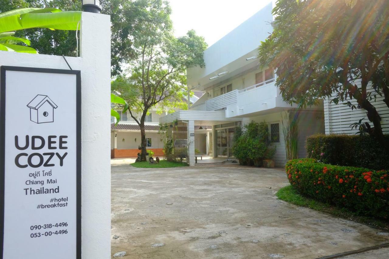 Udee Cozy Bed & Breakfast Chiang Mai Bagian luar foto