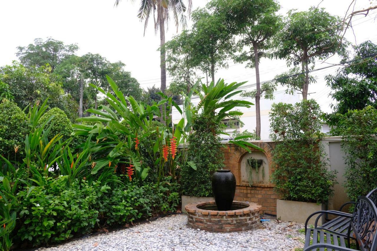 Udee Cozy Bed & Breakfast Chiang Mai Bagian luar foto